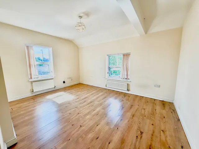 Flat 5, The Old County Arms, Milton Keynes, 189 Newport Road, MK13 0AL, photo 1