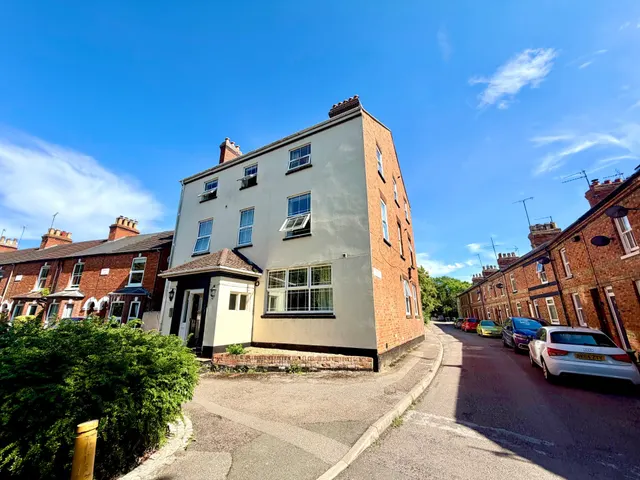 Photo 3 — Flat 5, The Old County Arms, Milton Keynes, 189 Newport Road, MK13 0AL