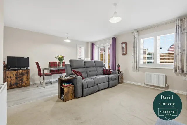 Leaf Hill Drive, Romford, RM3, photo 2