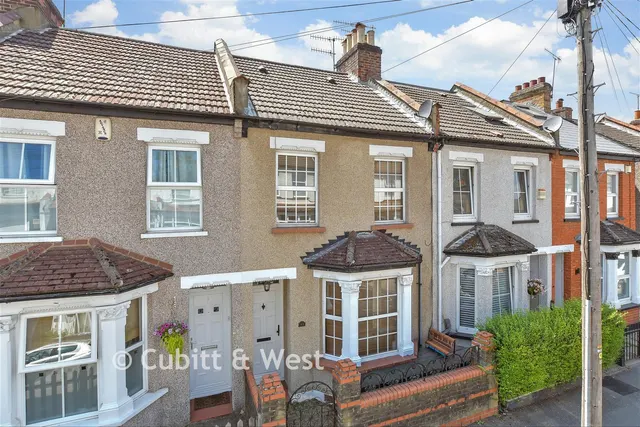 Lower Road, Kenley, CR8, photo 1