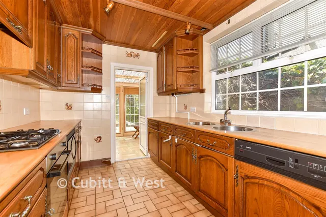 Lower Road, Kenley, CR8, photo 2
