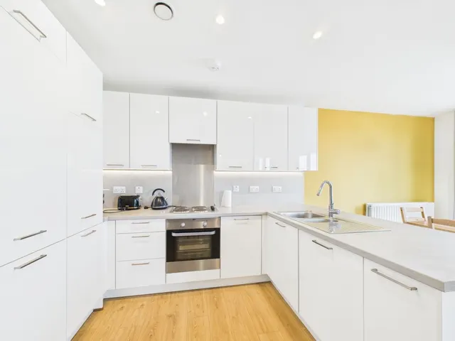 Quayle Crescent, London, N20, photo 2