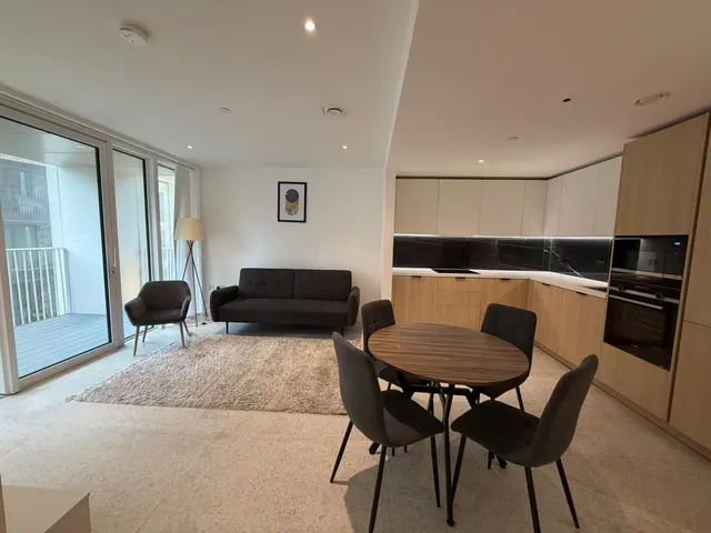 Cendal Crescent, London, E1, photo 1