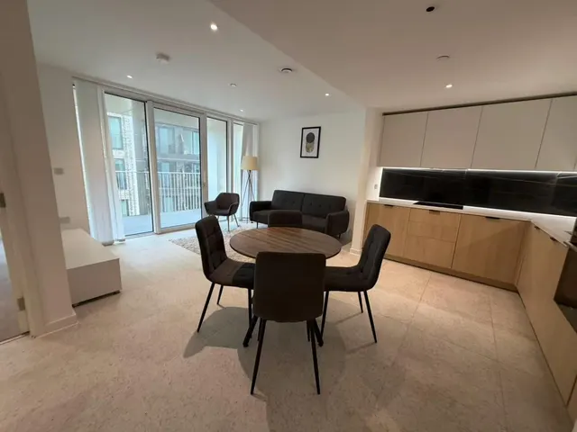 Cendal Crescent, London, E1, photo 2