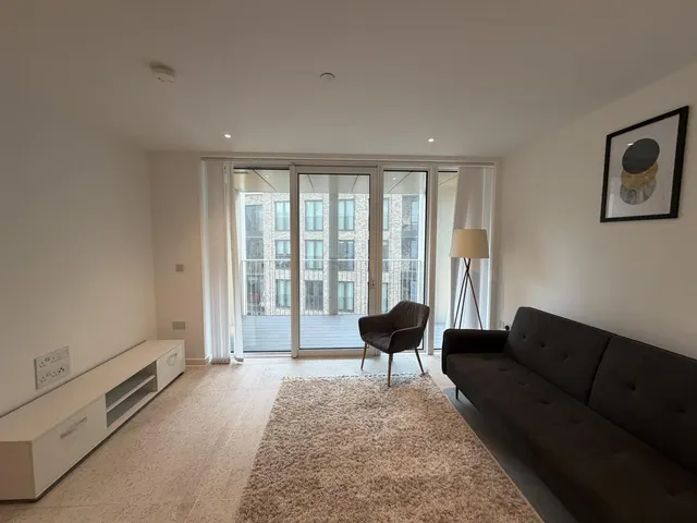 Cendal Crescent, London, E1, photo 3
