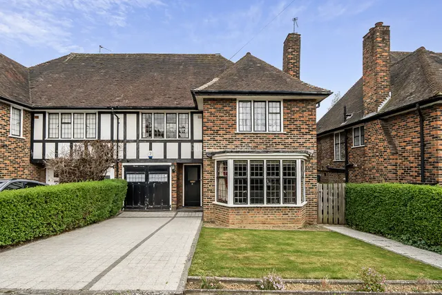 Greenhalgh Walk, Hampstead Garden Suburb, N2, photo 1