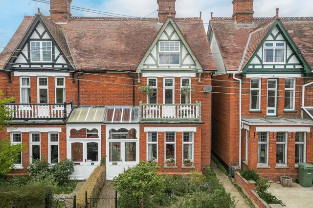 Four Bedroom Edwardian Town House in, photo 2