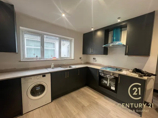 Pinkwell Avenue, Hayes, UB3, photo 2