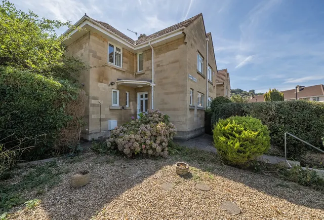 Spring Crescent, Bath, BA2 4HZ, photo 1