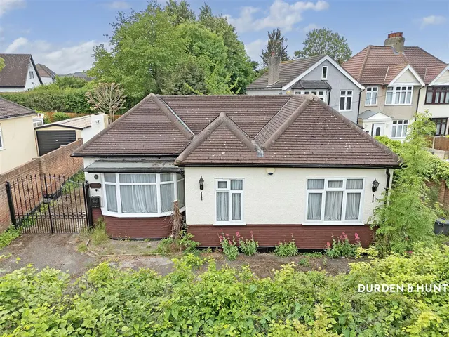 Walden Way, Hornchurch, RM11, photo 1