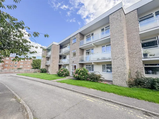 Collington Lane East, Bexhill-On-Sea, East Sussex, TN39 3RH, photo 1