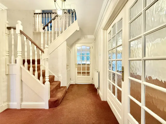 Photo 2 — Parkfield View, Potters Bar, Hertfordshire, EN6 1US