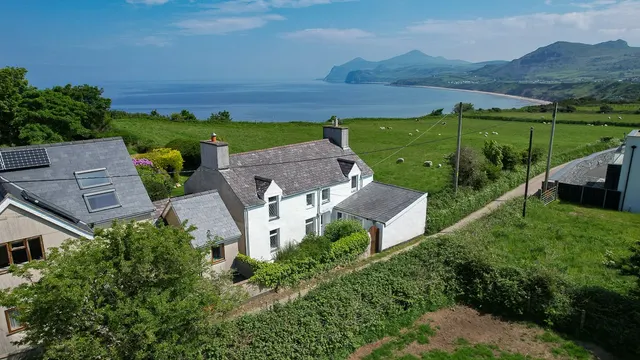 Photo 2 — La Casina, Lon Penrallt, Nefyn, Pwllheli, Gwynedd, LL53 6EW