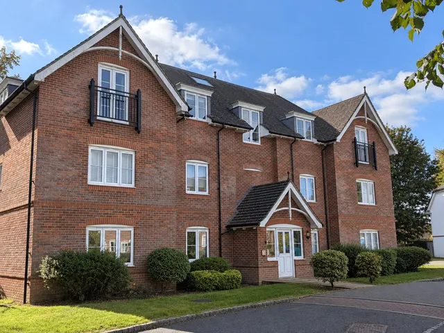 Admiral Way, Godalming, GU7, photo 1