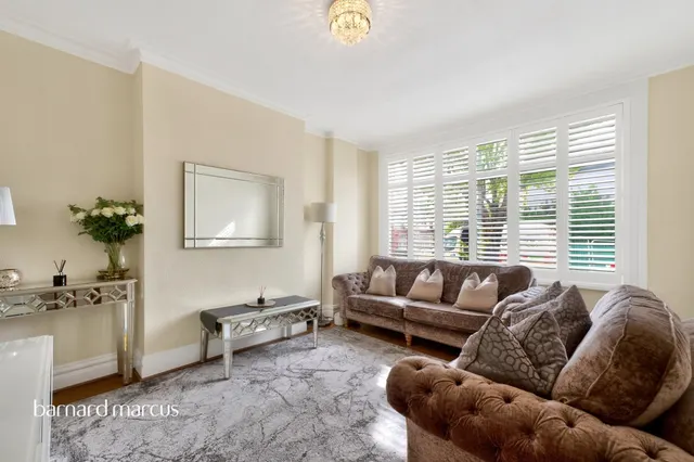 Chimes Avenue, London, N13, photo 2