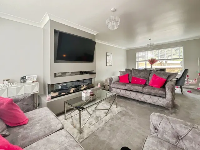 Springfield Avenue, Wollescote, DY9, photo 2