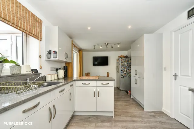 Hillier Crescent, Calne, SN11, photo 3