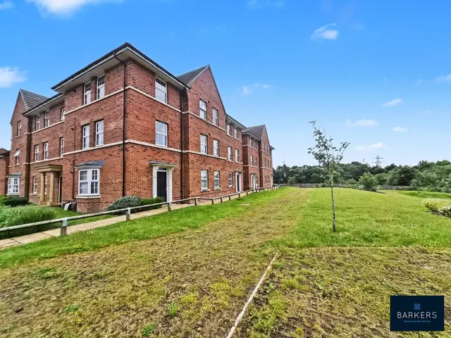 Heathfield Lane, Birkenshaw BD11 2DP, photo 1