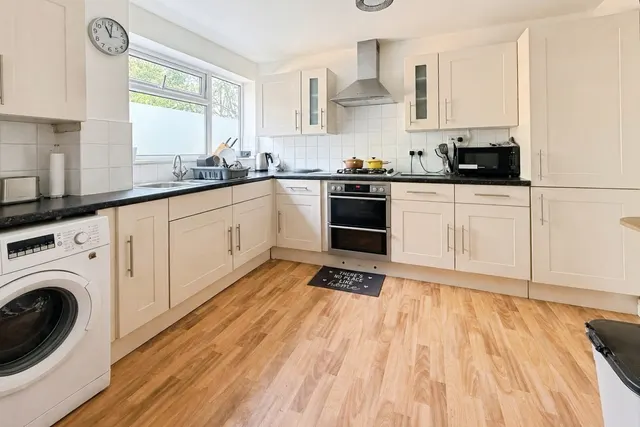 Photo 2 — Upton Close, Farnborough, Hampshire, GU14 7EN