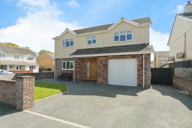Cwr Y Coed, Llangefni, LL77, photo 1