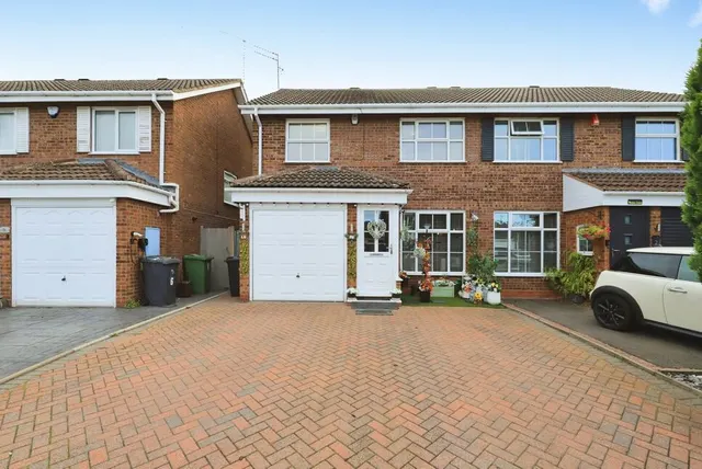 3 bedroom house — Reynolds Grove, Perton Wolverhampton, Staffordshire, WV6