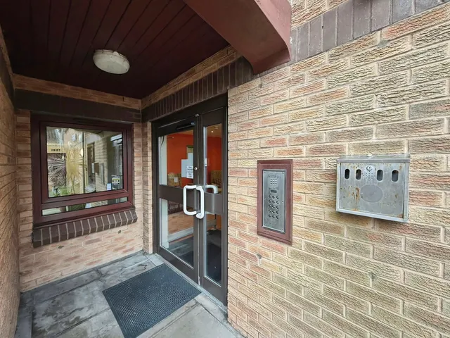 Parklands Court, Sketty, SA2, photo 3