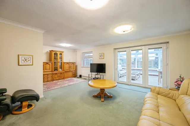 Goldring Close, Hayling Island, PO11, photo 3