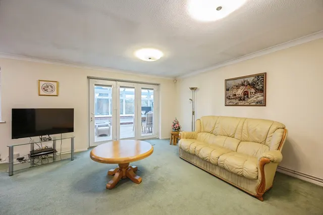 Goldring Close, Hayling Island, PO11, photo 2