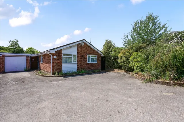 Harpers Road, Ash, Guildford, Surrey, GU12 6BX, photo 1