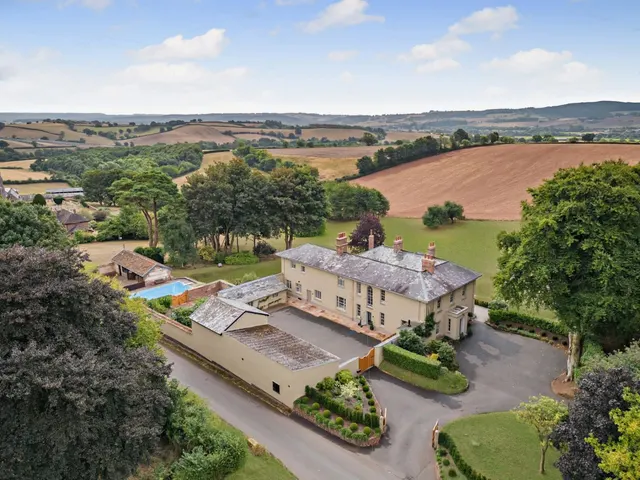 Shobrooke, EX17, photo 1