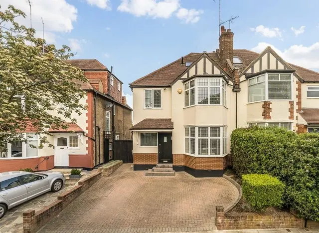 Cyprus Avenue, Finchley, N3, photo 1