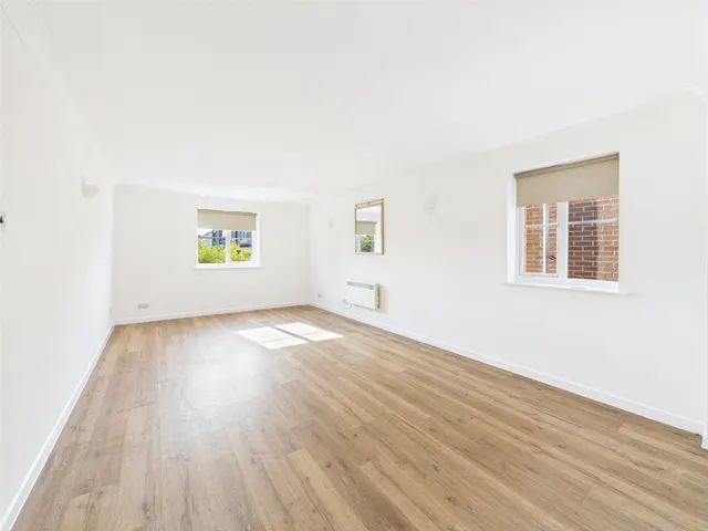 London Road, Isleworth, TW7, photo 2