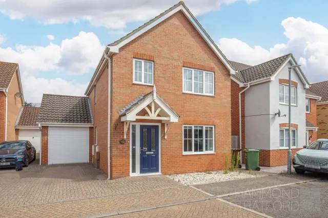 Balmoral Close, Attleborough, photo 1