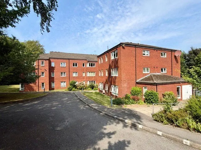 Moorend Road, Gloucestershire, Charlton Kings, GL53 9DP, photo 1