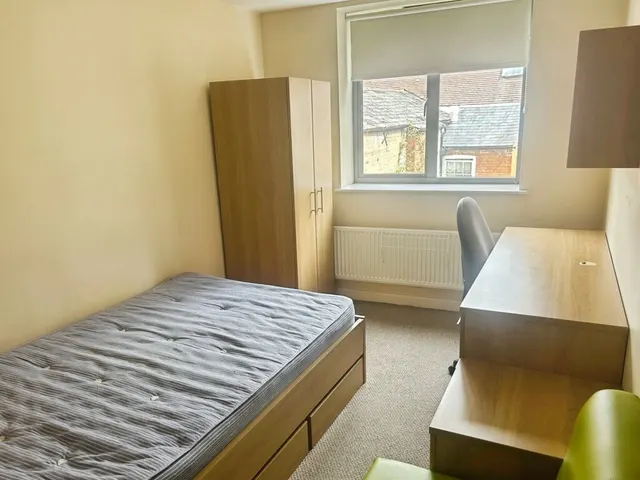 Westgate Street, Gloucester, GL1, photo 3