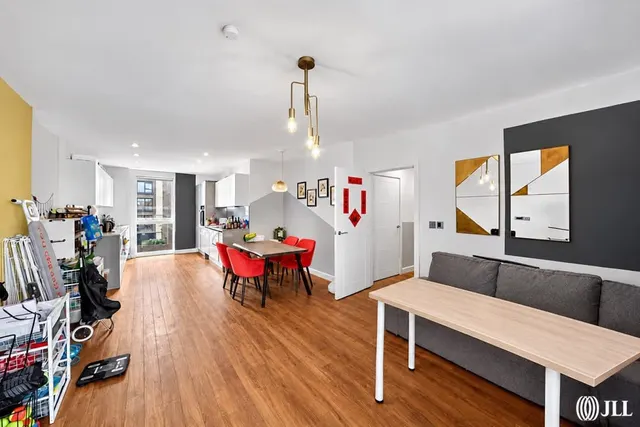 Peloton Avenue, London, E20, photo 1