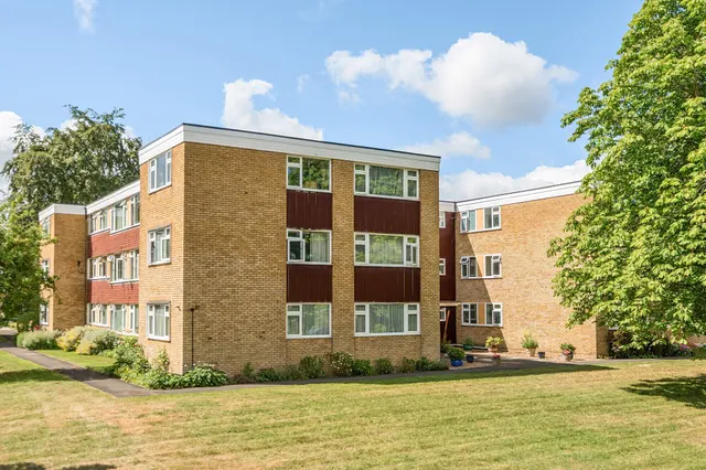 Avenue Road, Epsom, KT18, photo 1
