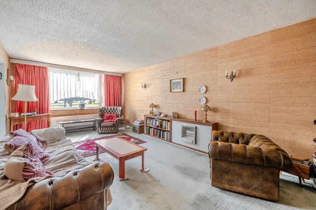 Avenue Road, Epsom, KT18, photo 2