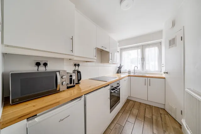 Photo 2 — Windlesham Grove, Southfields, London, SW19
