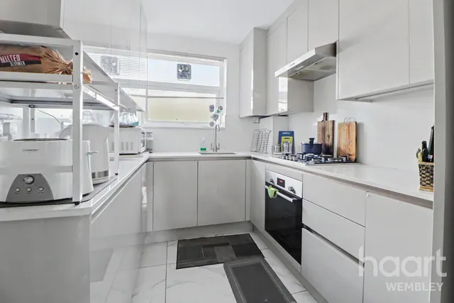 Atherton Heights, Wembley, HA0, photo 3