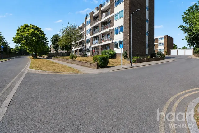 Atherton Heights, Wembley, HA0, photo 1