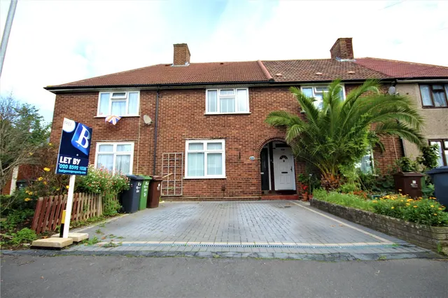 Warrington Road, Dagenham, RM8, photo 1
