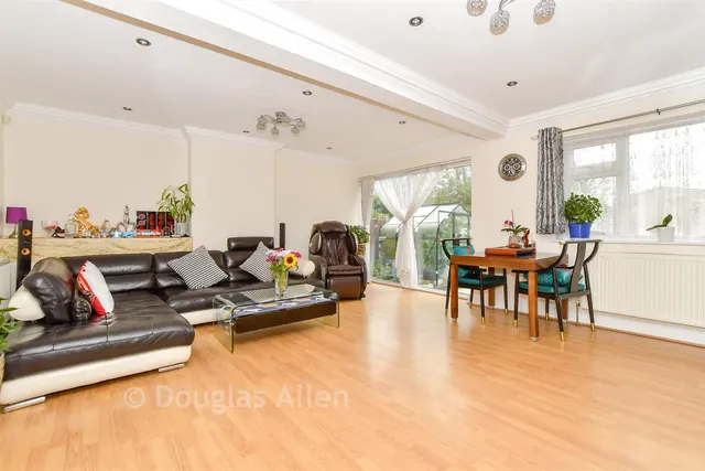 High Meadows, Chigwell, IG7, photo 3
