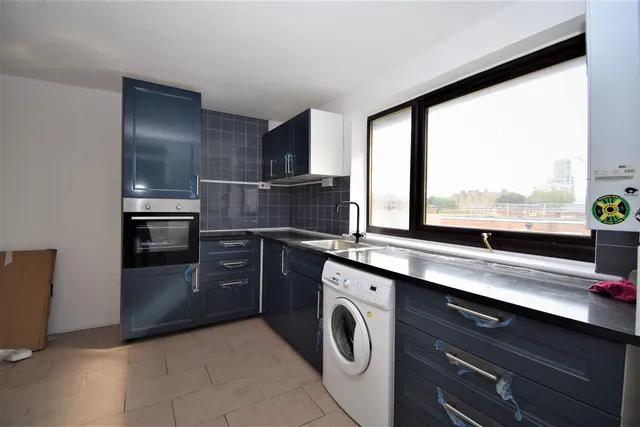 Photo 2 — Gurney Close, Barking