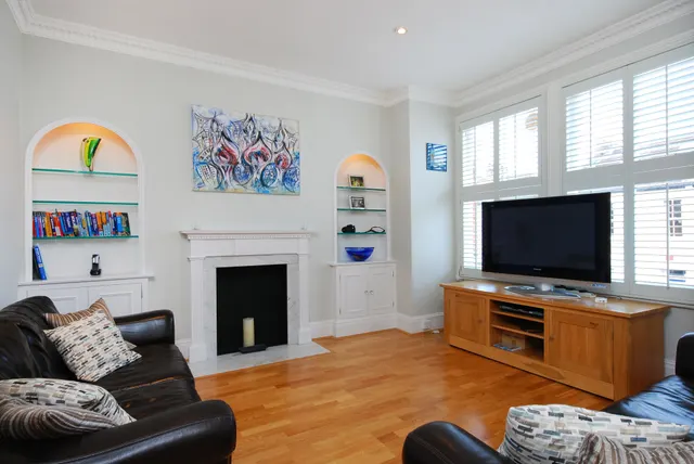 Photo 2 — 16 Firth Gardens, London