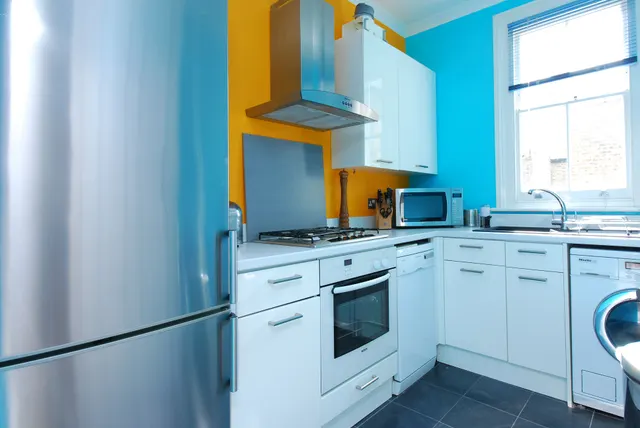 Photo 3 — 16 Firth Gardens, London