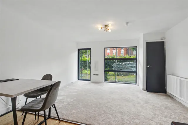 Binding Close, Carrington, NG5, photo 2