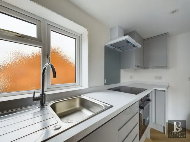 Clarendon Road, Reading, RG6, photo 1