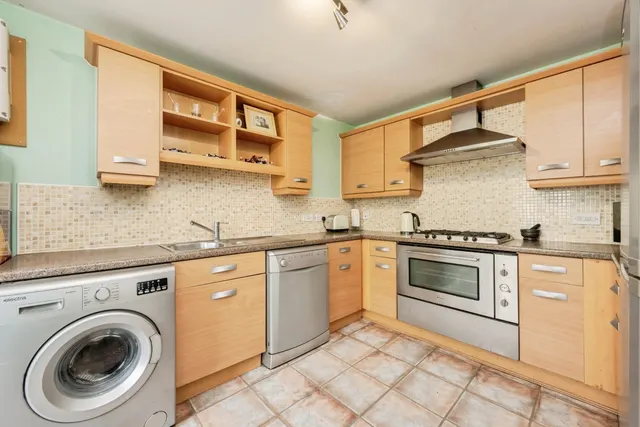 Photo 3 — Wadsworth Court, Bedford, Bedfordshire, MK42