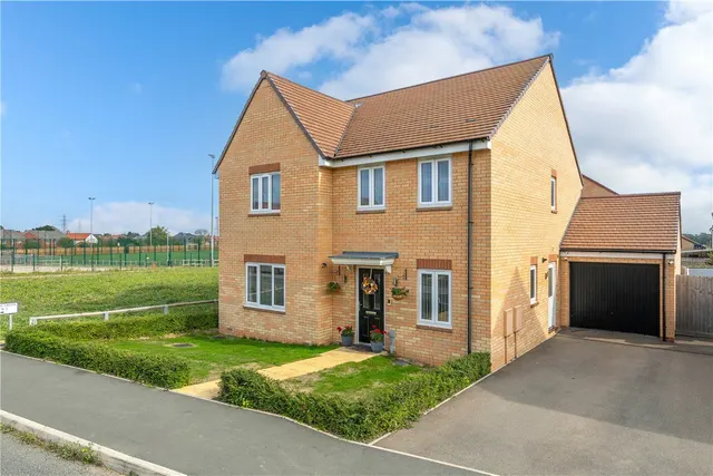 Fontwell Park Drive, Bourne, PE10, photo 1